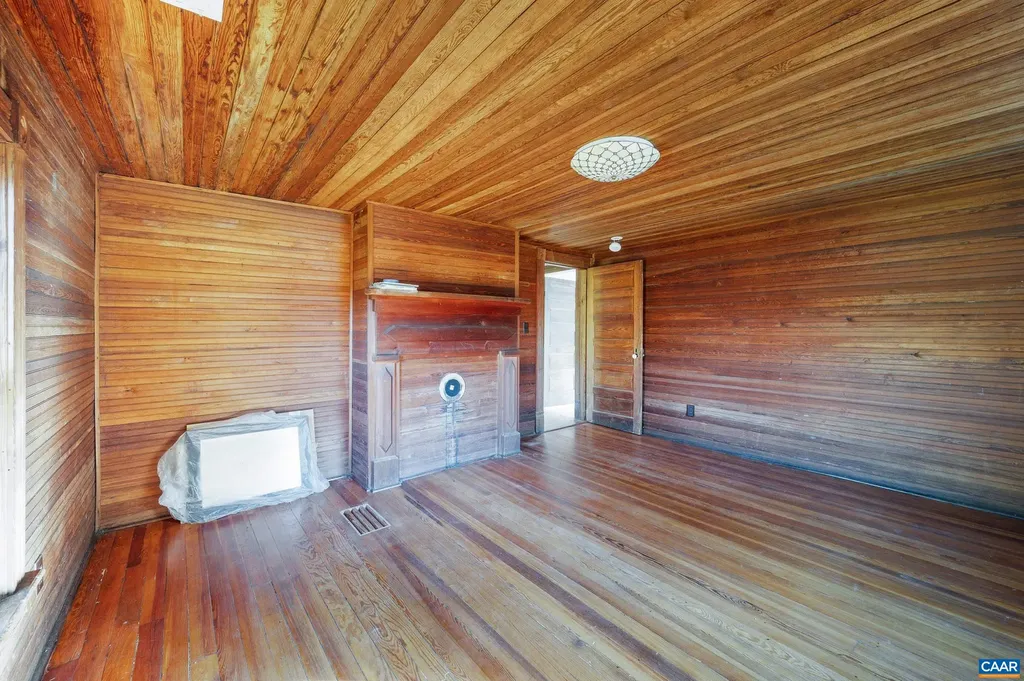 2728 East Branch Loop Roseland VA 22967