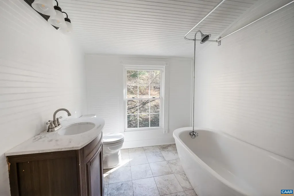 2728 East Branch Loop Roseland VA 22967