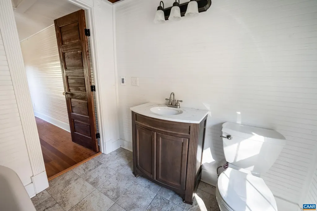 2728 East Branch Loop Roseland VA 22967