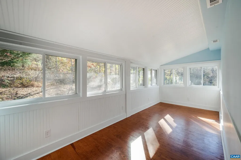 2728 East Branch Loop Roseland VA 22967