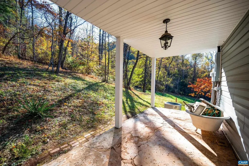 2728 East Branch Loop Roseland VA 22967