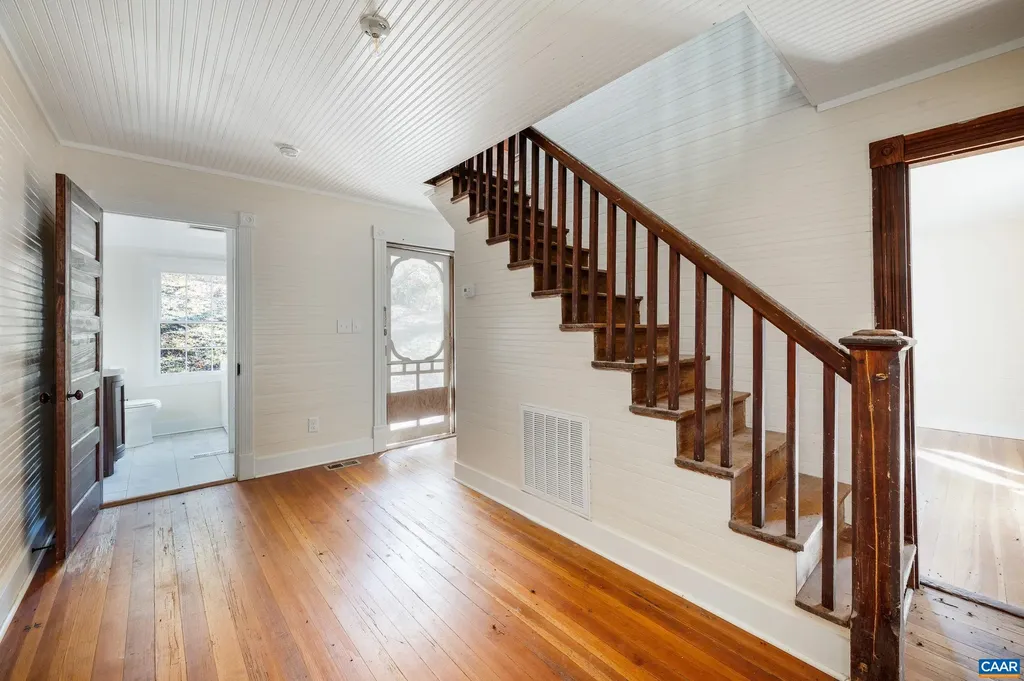 2728 East Branch Loop Roseland VA 22967