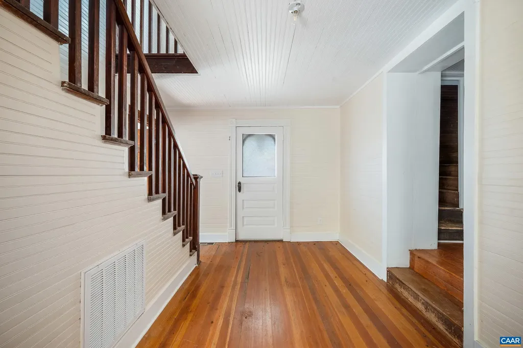 2728 East Branch Loop Roseland VA 22967