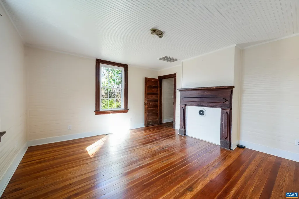 2728 East Branch Loop Roseland VA 22967