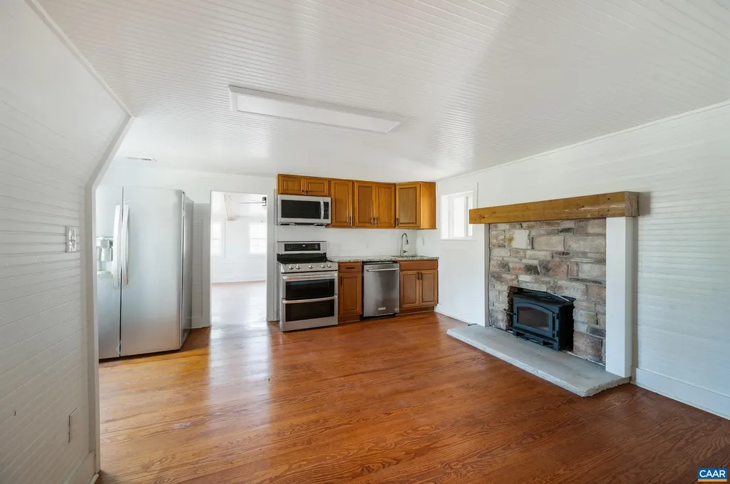 2728 East Branch Loop Roseland VA 22967