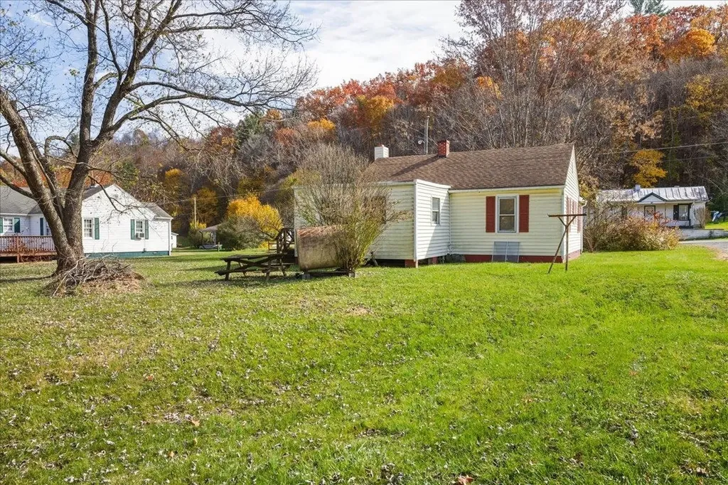 336 Railroad Avenue W Craigsville VA 24430