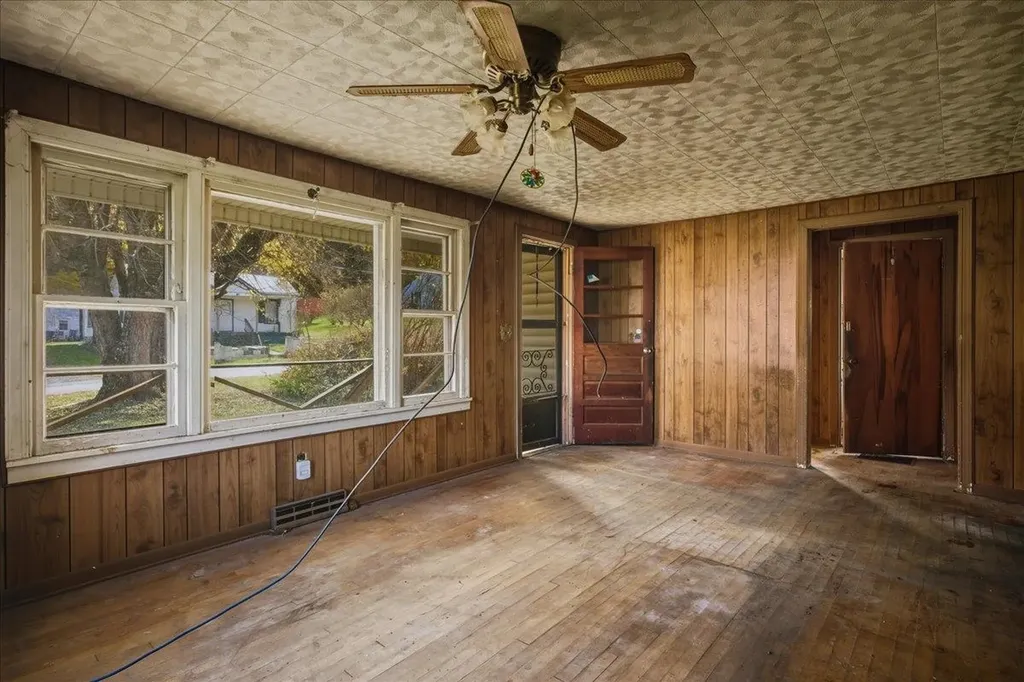 336 Railroad Avenue W Craigsville VA 24430