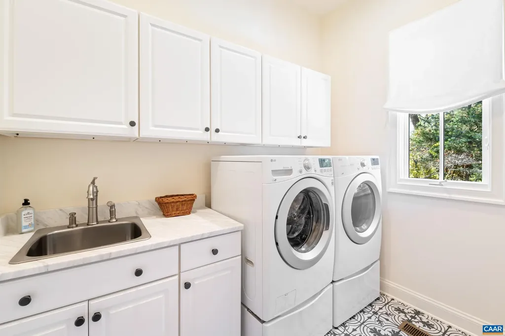 1526 Monocan Drive Nellysford VA 22958