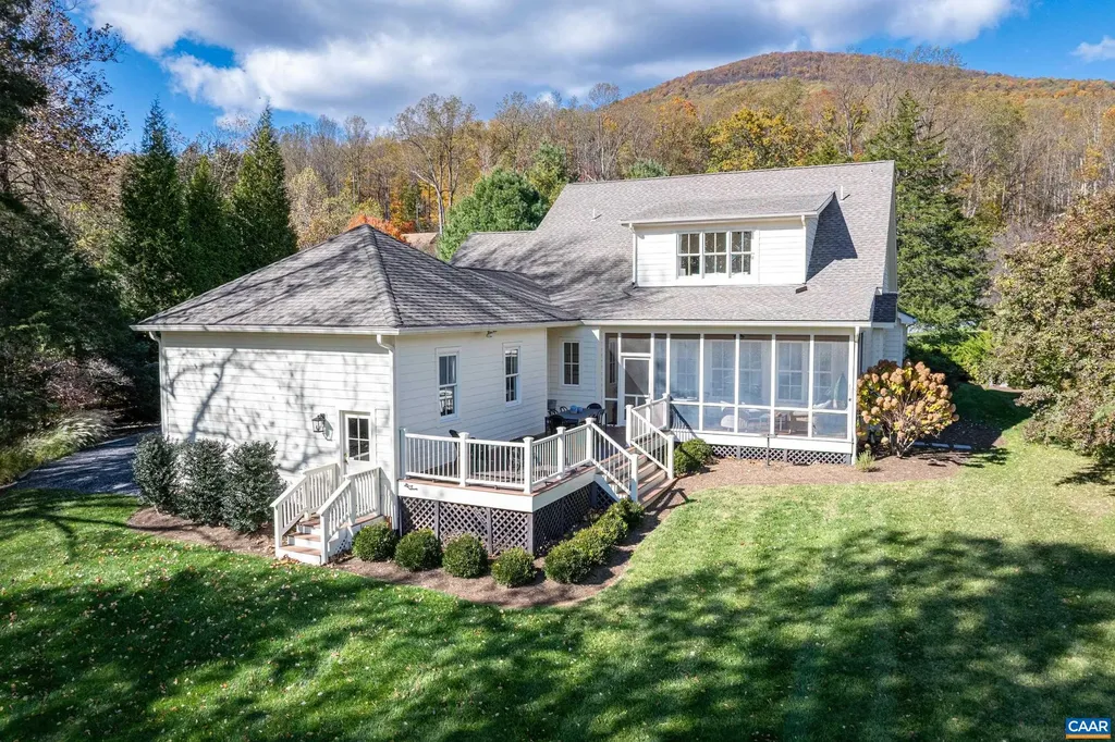 1526 Monocan Drive Nellysford VA 22958