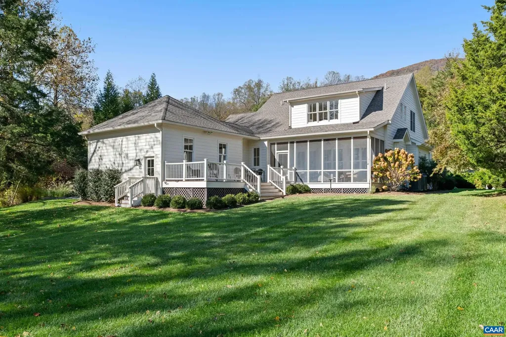 1526 Monocan Drive Nellysford VA 22958