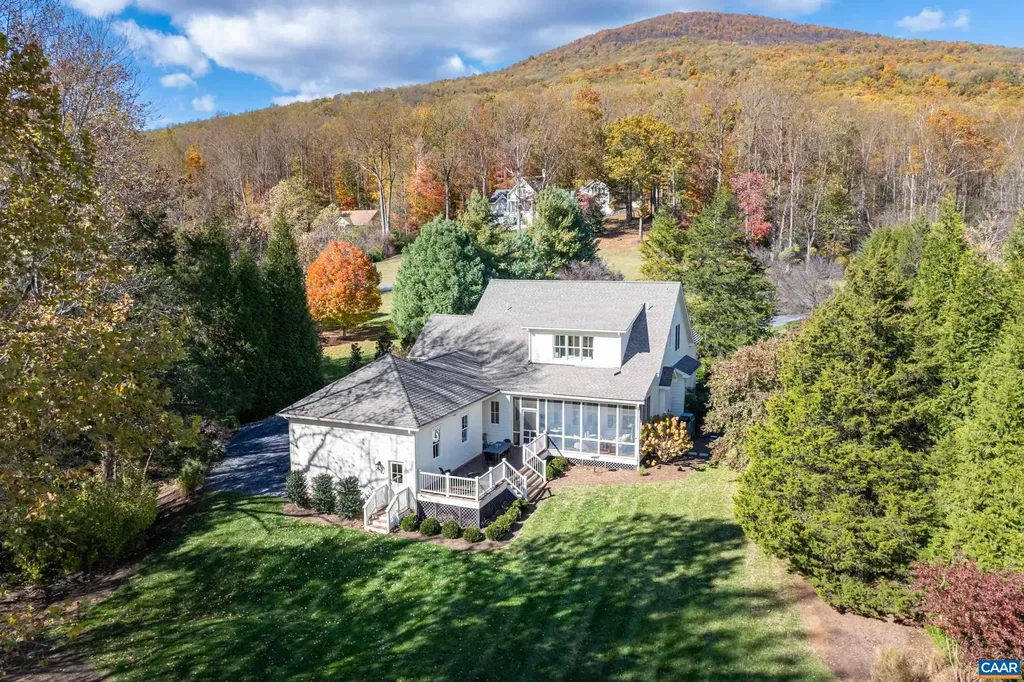 1526 Monocan Drive Nellysford VA 22958