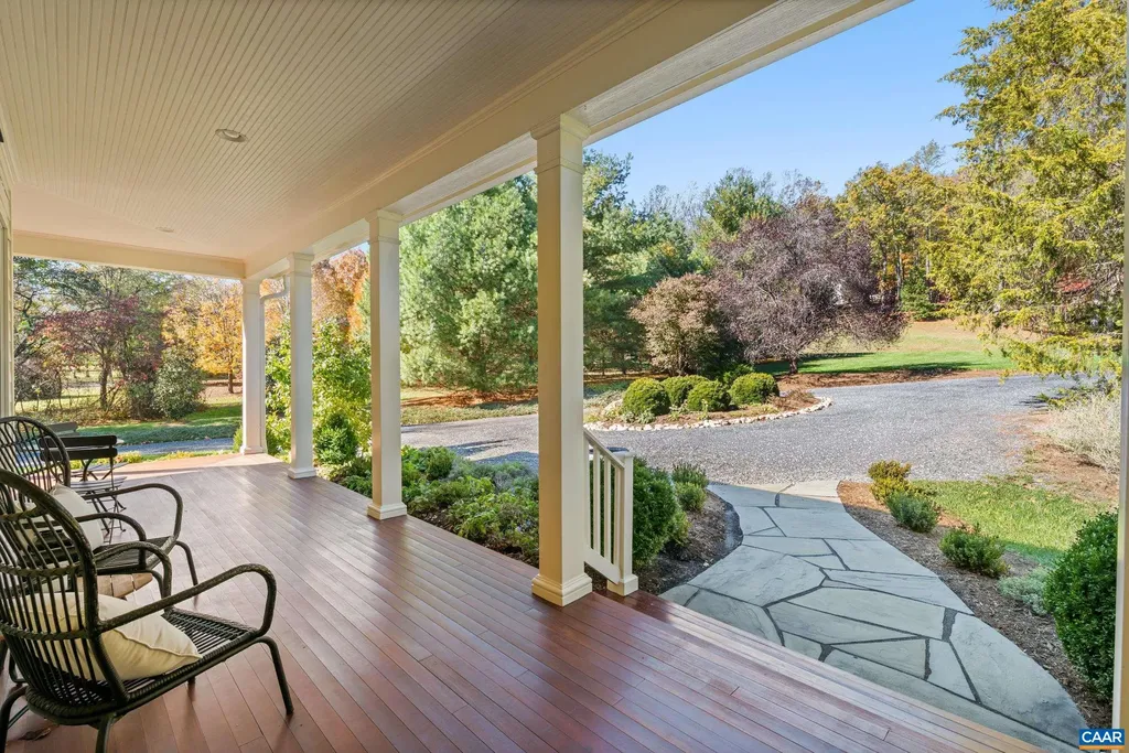 1526 Monocan Drive Nellysford VA 22958