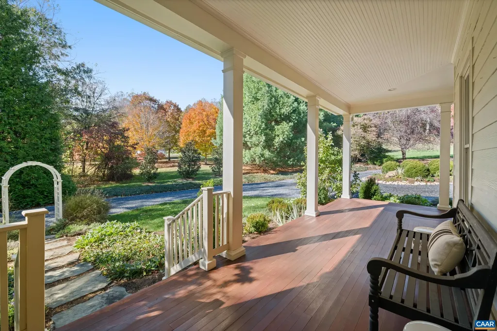 1526 Monocan Drive Nellysford VA 22958