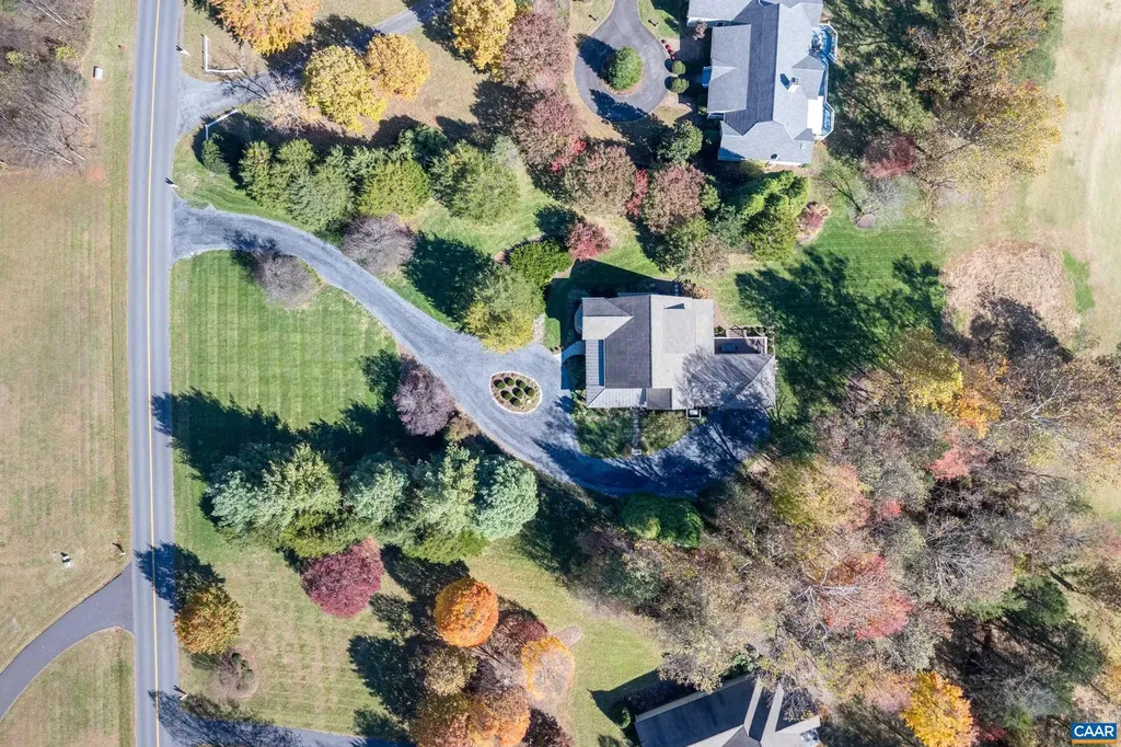 1526 Monocan Drive Nellysford VA 22958