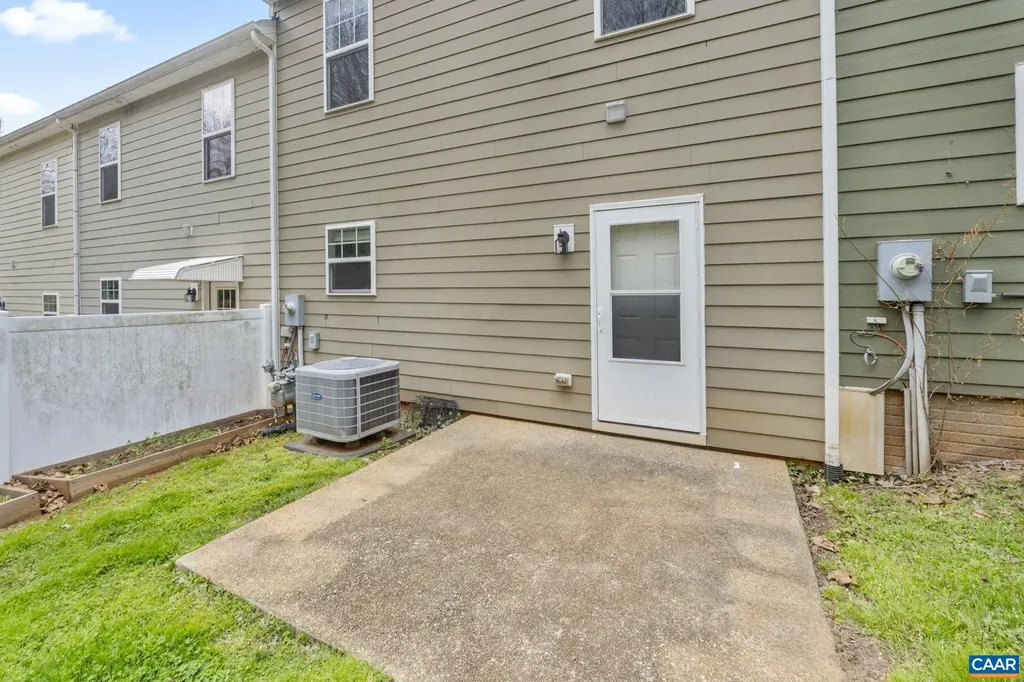 1610 Kempton Place Charlottesville VA 22911