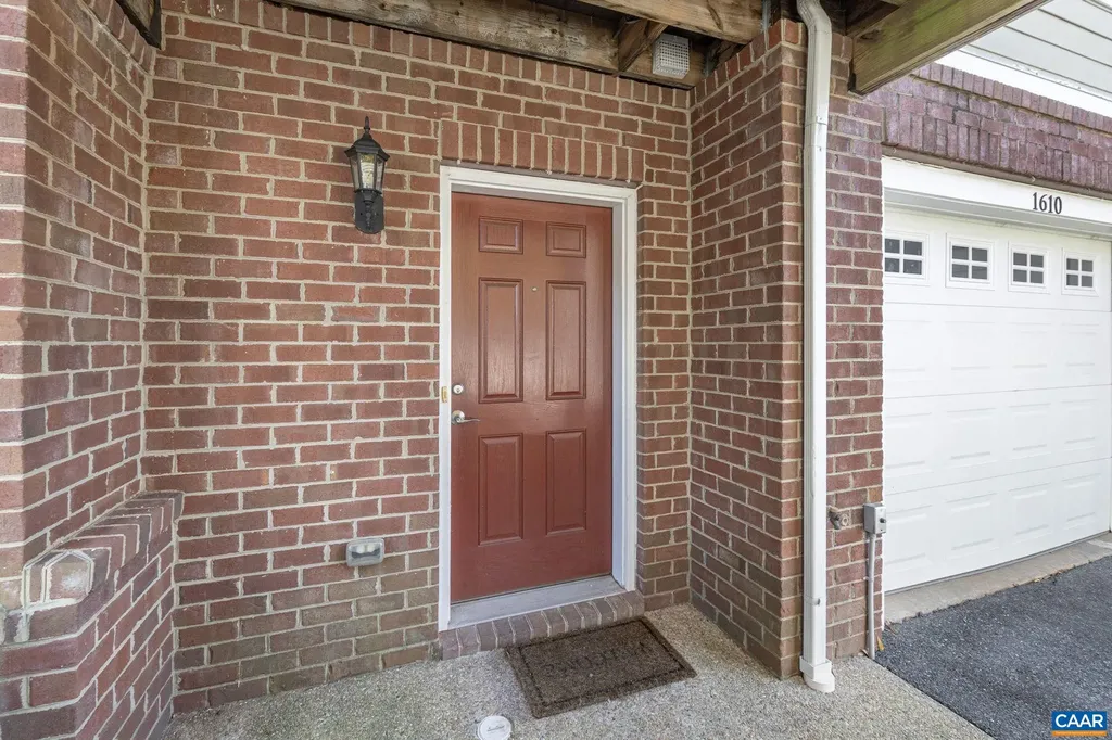 1610 Kempton Place Charlottesville VA 22911