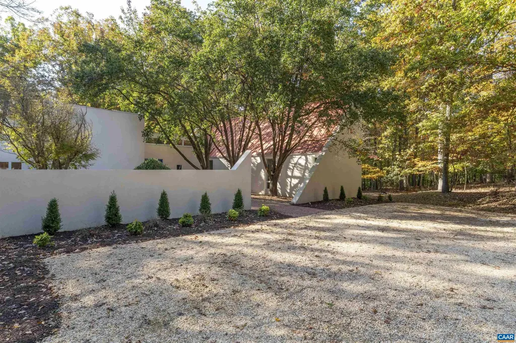 2990 Beau Mont Farm Road Charlottesville VA 22901