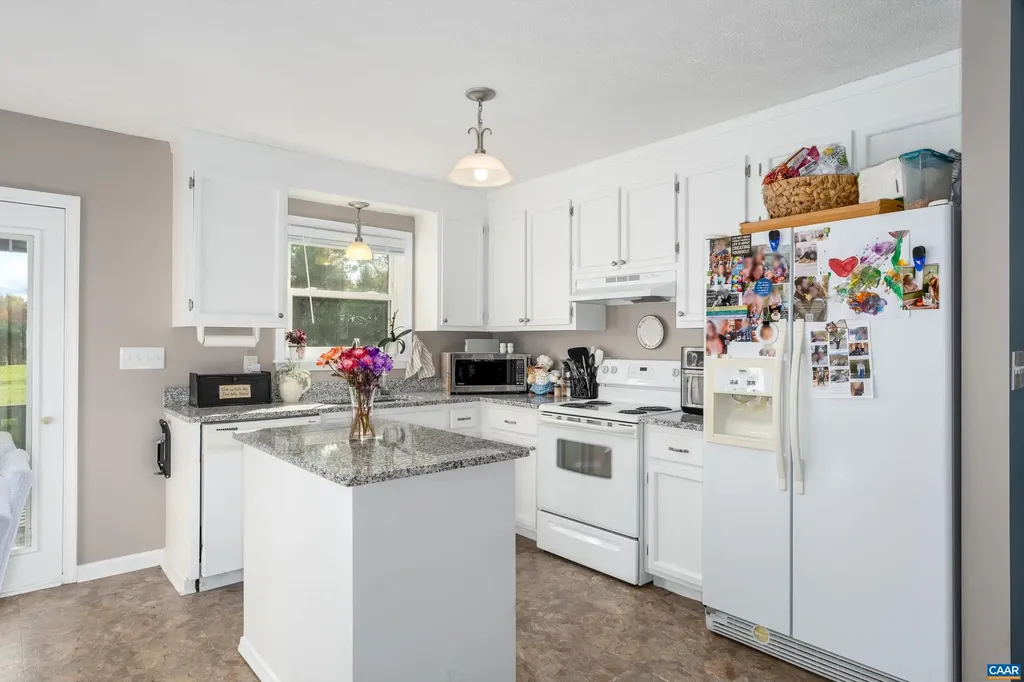 568 Branch Road Scottsville VA 24590