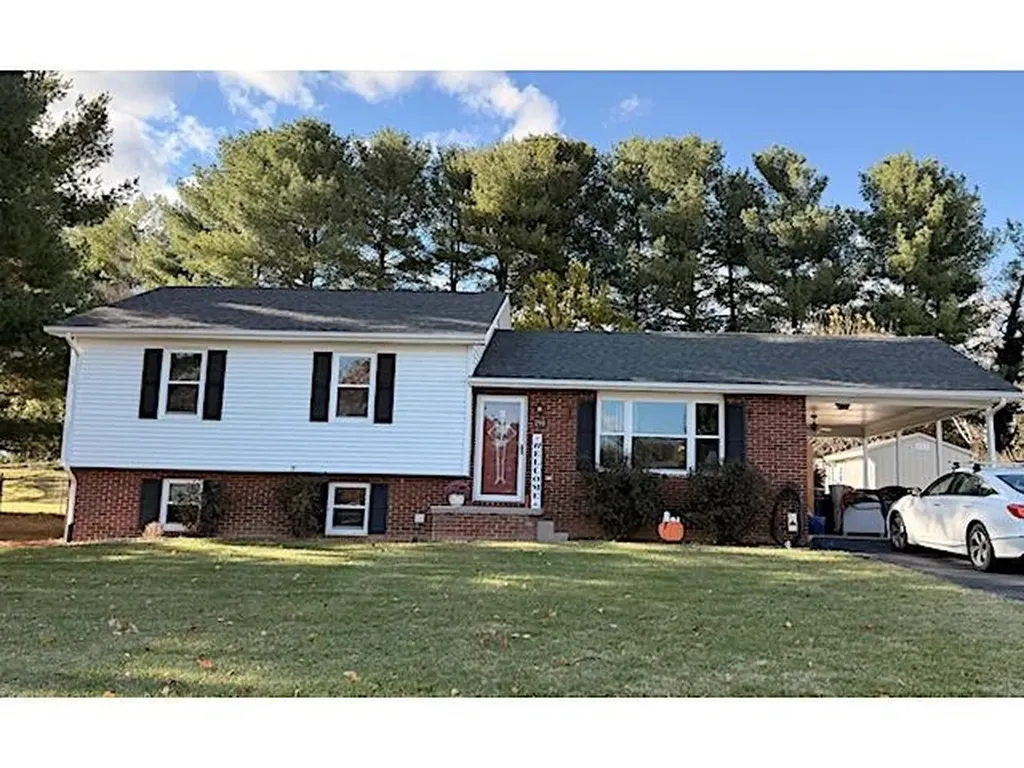 194 Cambridge Drive Stuarts Draft VA 24477