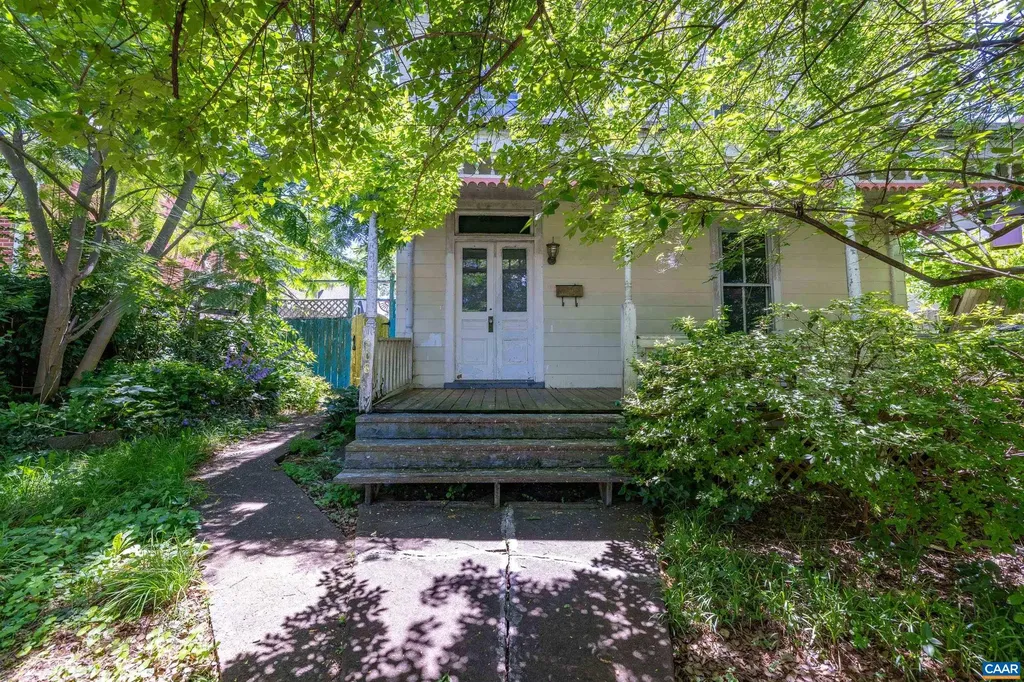 708 Locust Avenue Charlottesville VA 22902