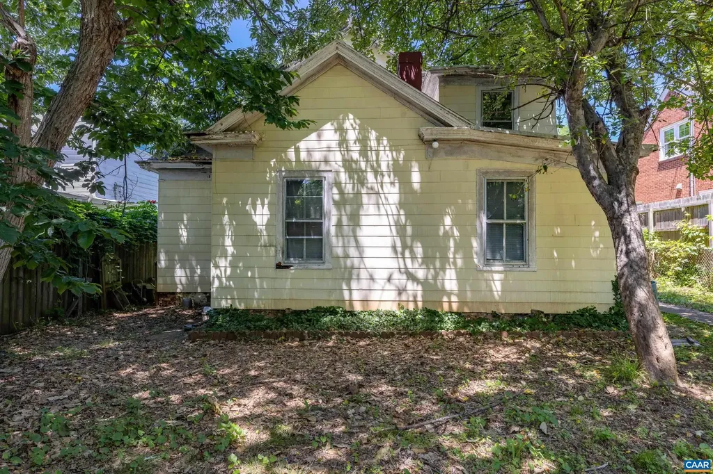 708 Locust Avenue Charlottesville VA 22902