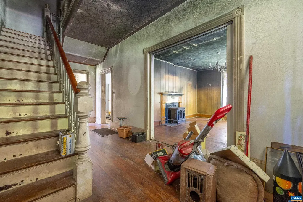 708 Locust Avenue Charlottesville VA 22902