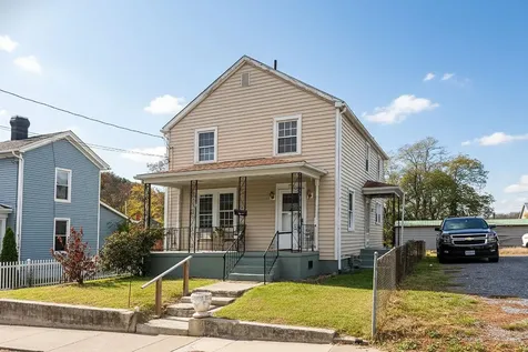 712 Nelson Street Staunton VA 24401