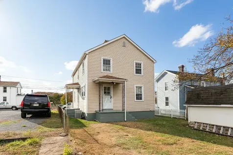712 Nelson Street Staunton VA 24401