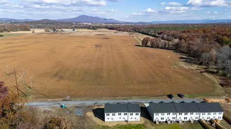 127 21st Street Grottoes VA 24441