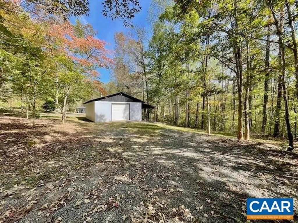 11 Flint Lake Road Stanardsville VA 22973