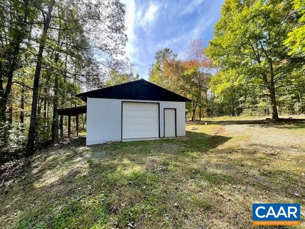 11 Flint Lake Road Stanardsville VA 22973