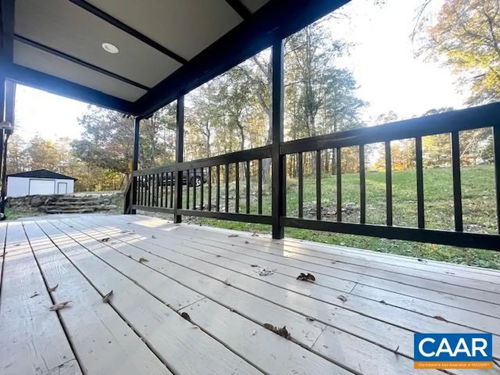 11 Flint Lake Road Stanardsville VA 22973