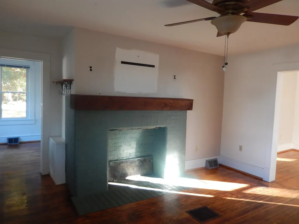 2658 North East Side Highway Elkton VA 22827