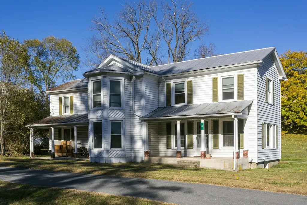 8 S Chestnut Avenue Craigsville VA 24430