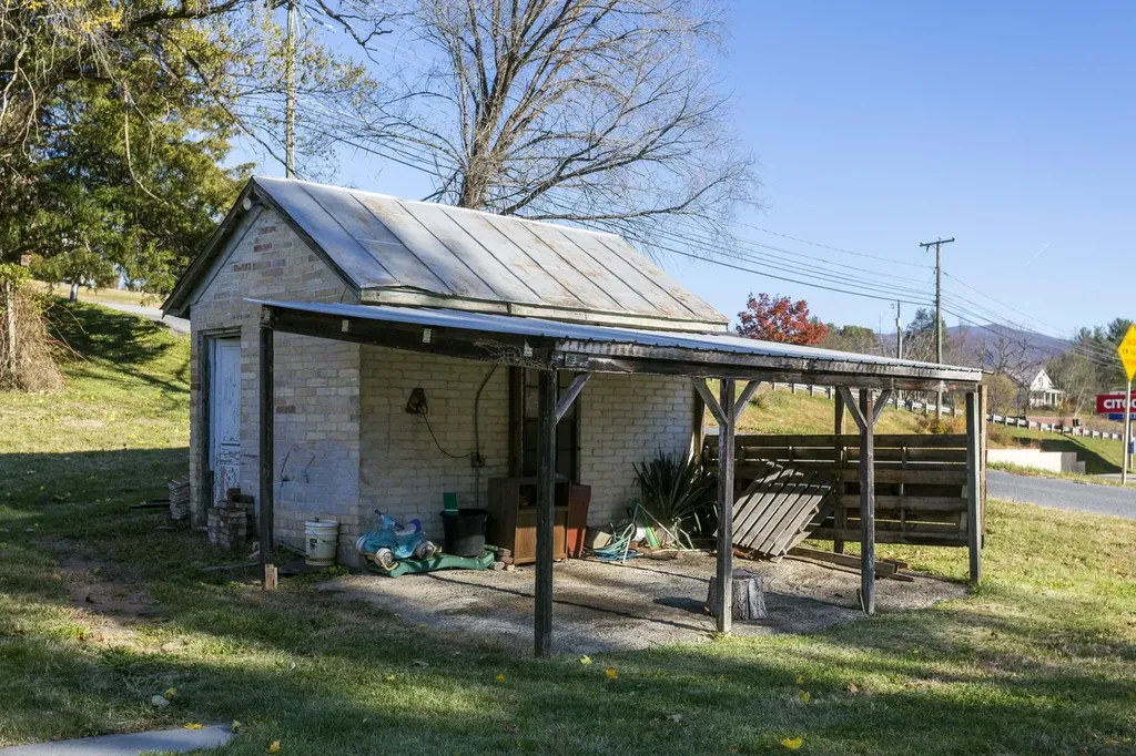 8 S Chestnut Avenue Craigsville VA 24430