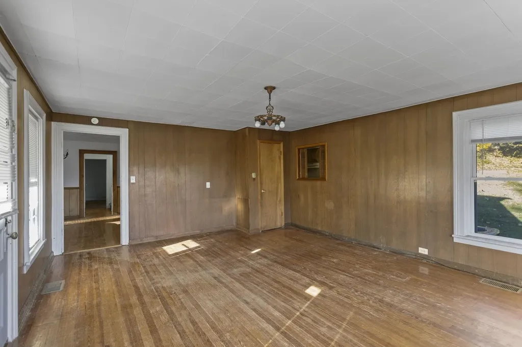 8 S Chestnut Avenue Craigsville VA 24430