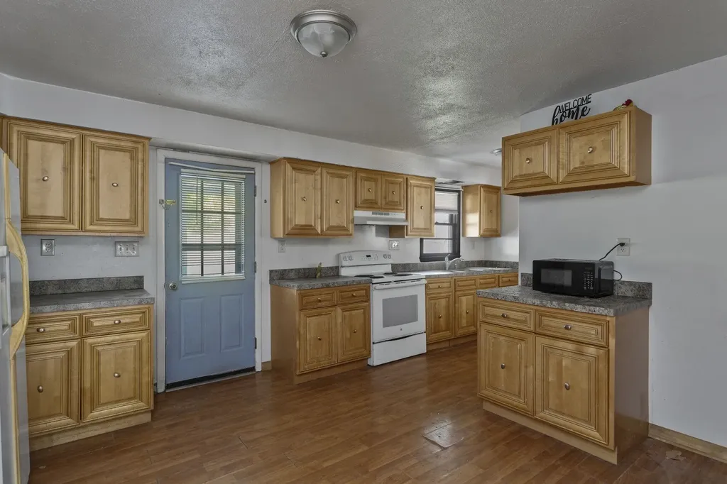 8 S Chestnut Avenue Craigsville VA 24430