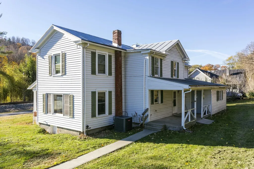 8 S Chestnut Avenue Craigsville VA 24430