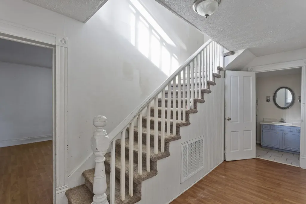 8 S Chestnut Avenue Craigsville VA 24430