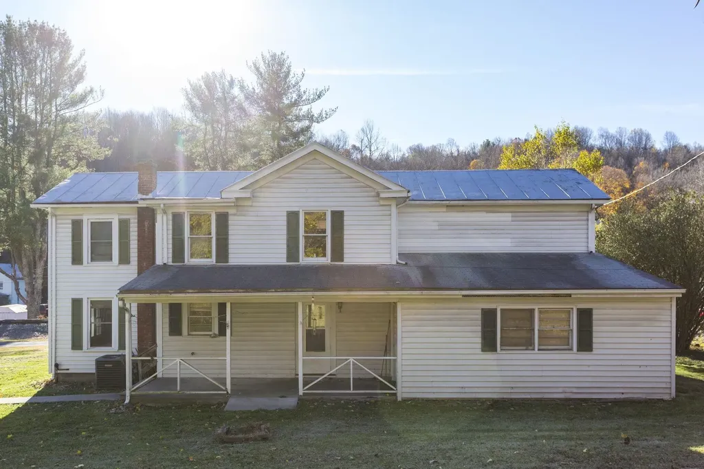 8 S Chestnut Avenue Craigsville VA 24430