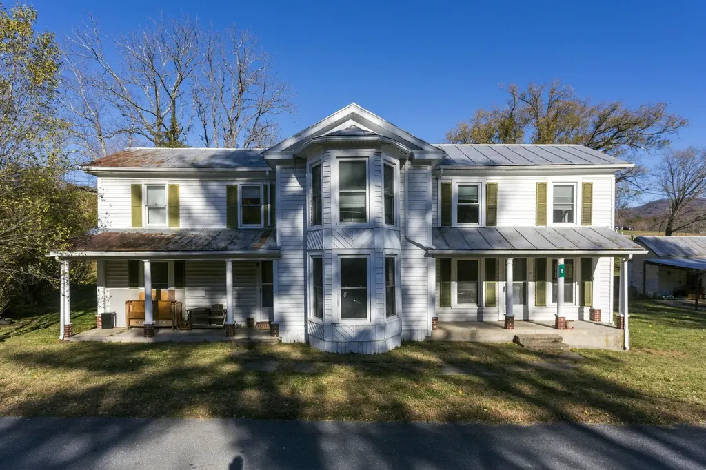 8 S Chestnut Avenue Craigsville VA 24430