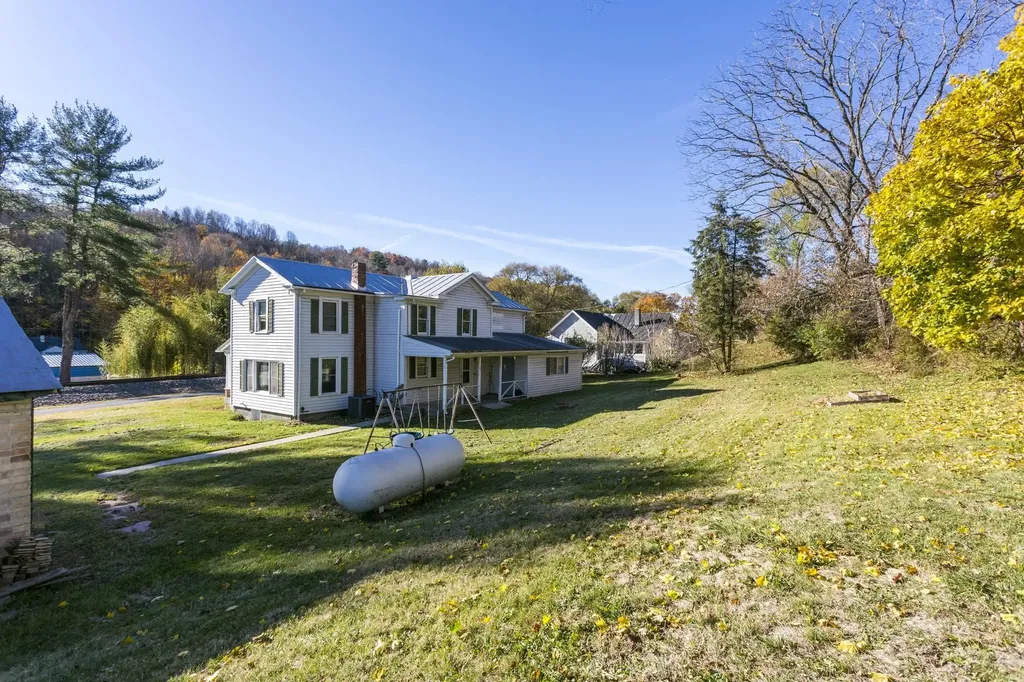 8 S Chestnut Avenue Craigsville VA 24430