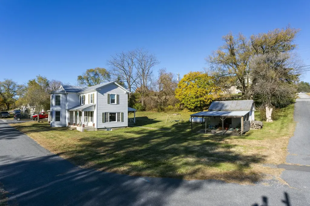 8 S Chestnut Avenue Craigsville VA 24430