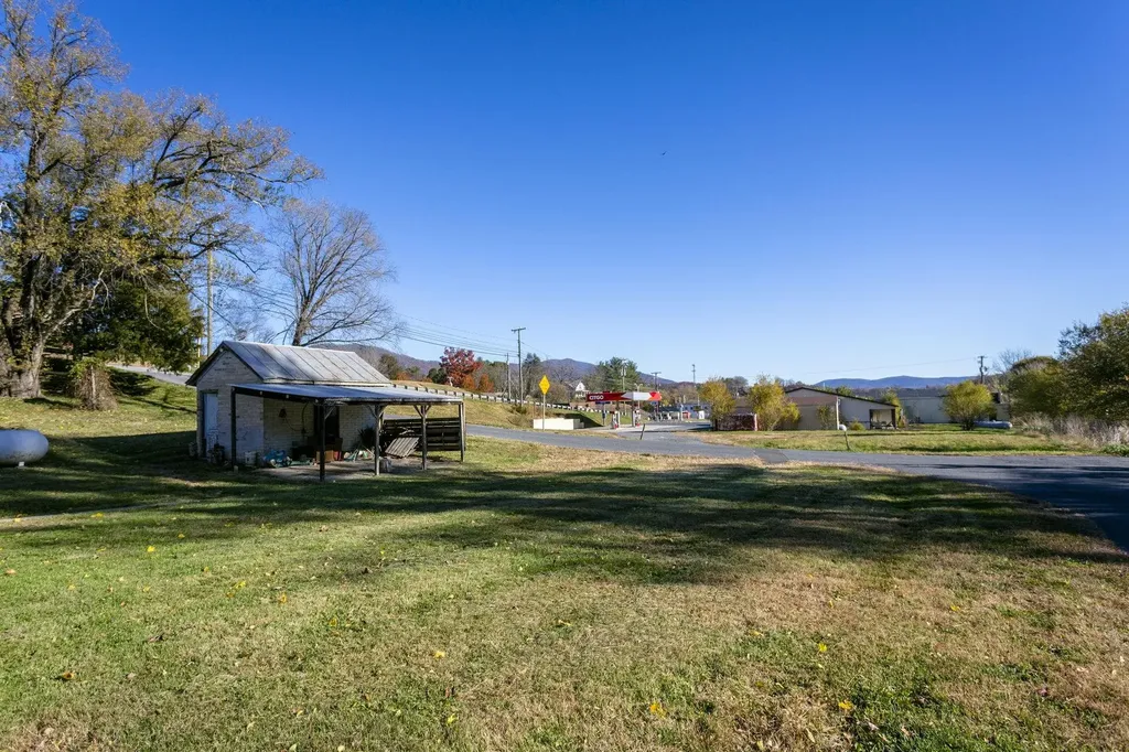 8 S Chestnut Avenue Craigsville VA 24430