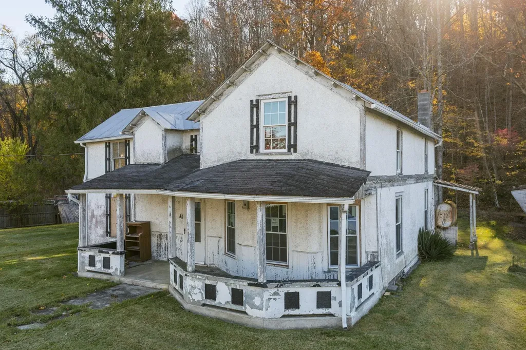 165 W Railroad Avenue Craigsville VA 24430