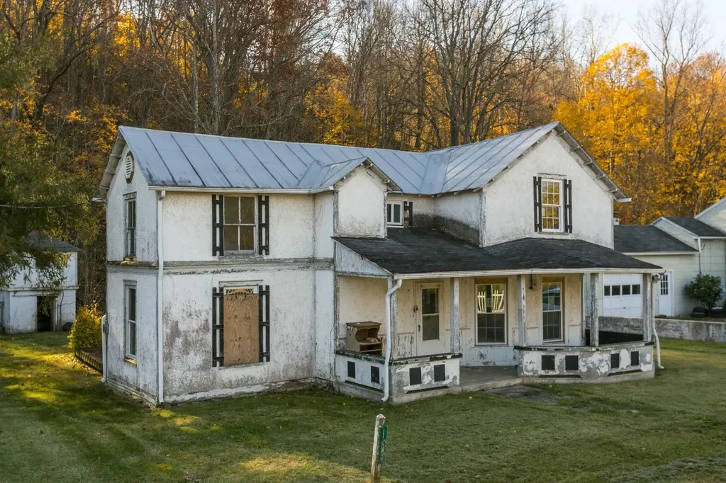 165 W Railroad Avenue Craigsville VA 24430