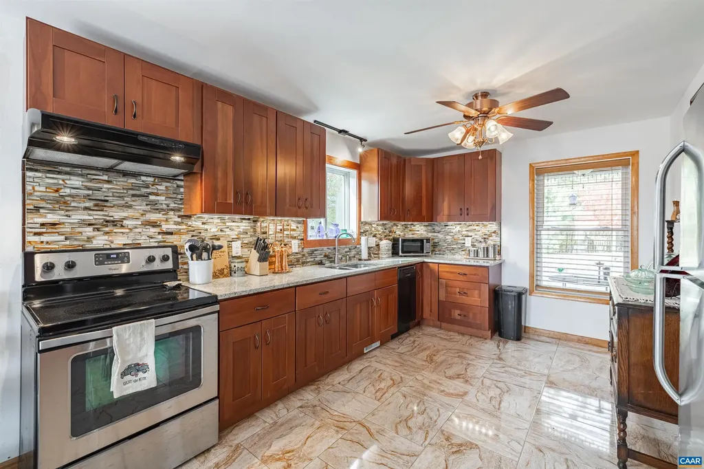 125 River Breeze Court Howardsville VA 24562