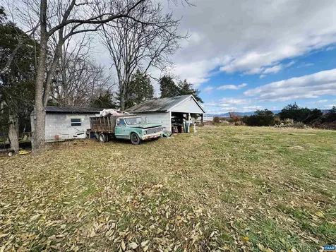 43 Niswander Road Staunton VA 24401