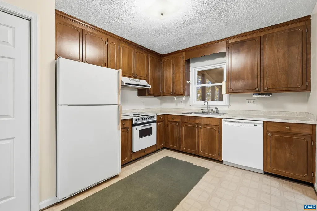 4802 Mechunk Road Keswick VA 22947