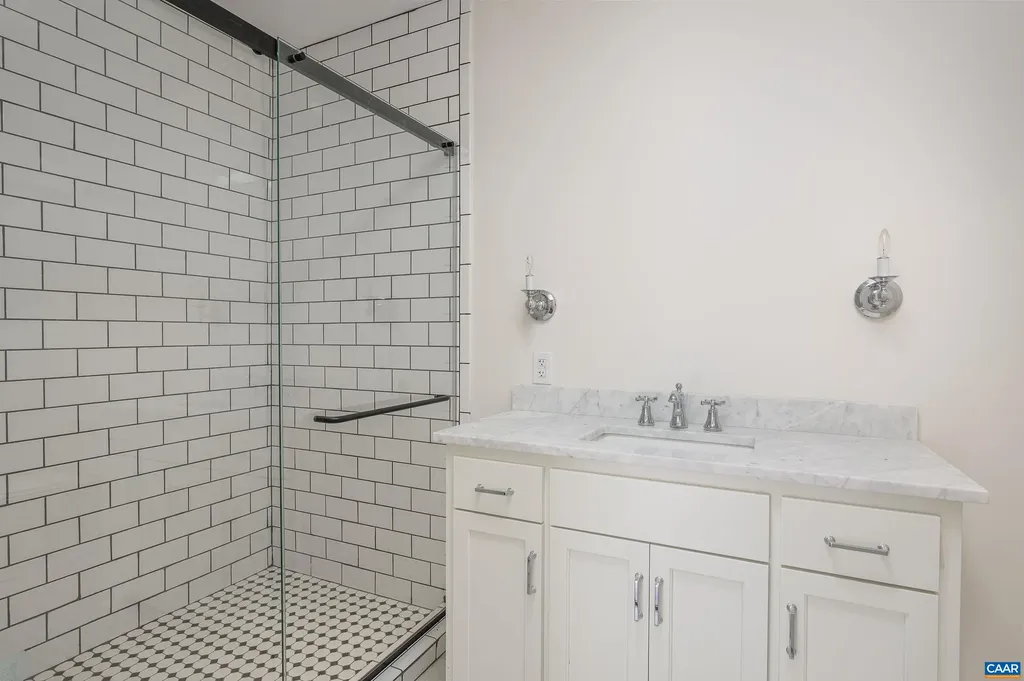 2405 Coopers Lane Charlottesville VA 22902